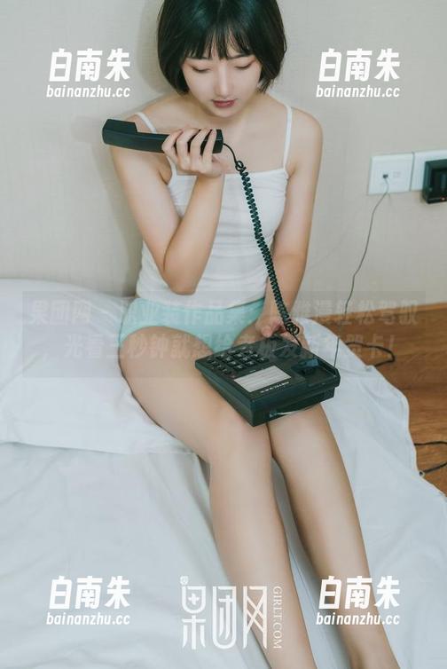 果团网 - 职业装作品集：陈雅漫轻松驾驭，光看三秒钟就想给老板发新年贺卡！-白南朱
