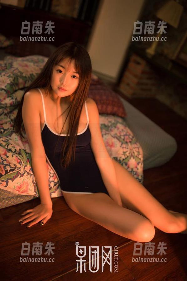 果团网 - 喂，龚玥菲升级你的壁纸选品，累了就来白丝滋补！-白南朱