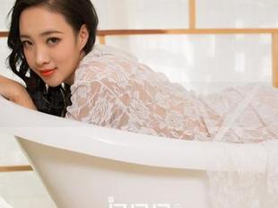 果团网上的叛逆少女：图片里她在对你做鬼脸，哈哈！