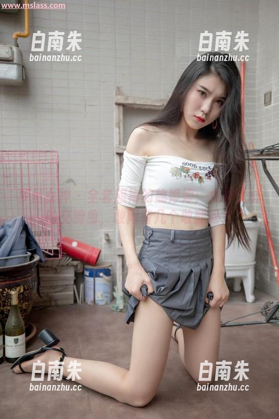 梦丝女神 - 全套旗袍的魏婷婷：女神这样的交响曲，敢问有几个敢翻阅？-白南朱