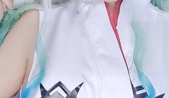 汐兔子COS的公孙离，从姿势到神态都太绝有木有？这组图片直击内心了。