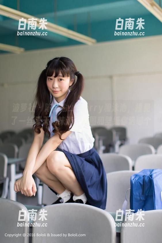 波萝社 - 陈芊瑜_sherry和泳池，撞见了一丝夏天的味道，原图和壁纸你选哪个？-白南朱