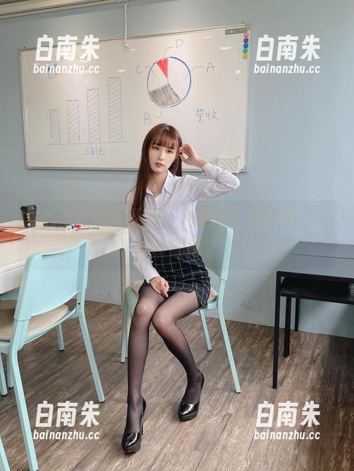 泥泥汝白色新图集，满满的“为什么”，敬请期待。-白南朱