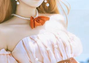 看完特软儿Sona的巫女全套，如果说这不是巫女，我想大家都会同意，我的审美也是危险的。
