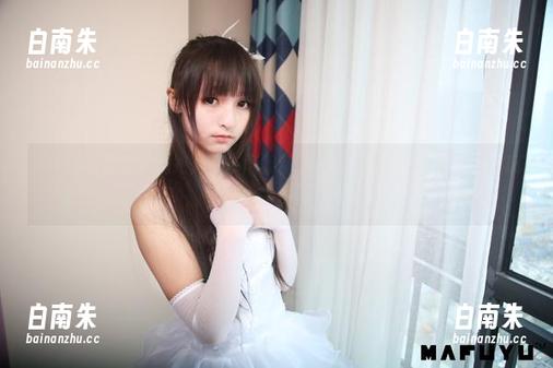 写真集里狼妹和兔娘开了一场混乱的派对，神乐坂真冬你太会玩了！-白南朱