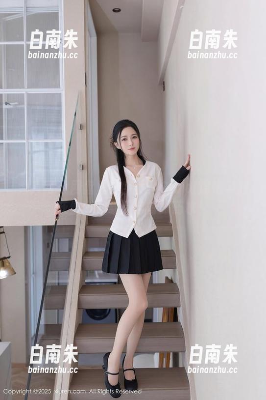 秀人网 - 网盘里的宝藏：Carol周妍希的灰丝，下载请自备眼药水！-白南朱