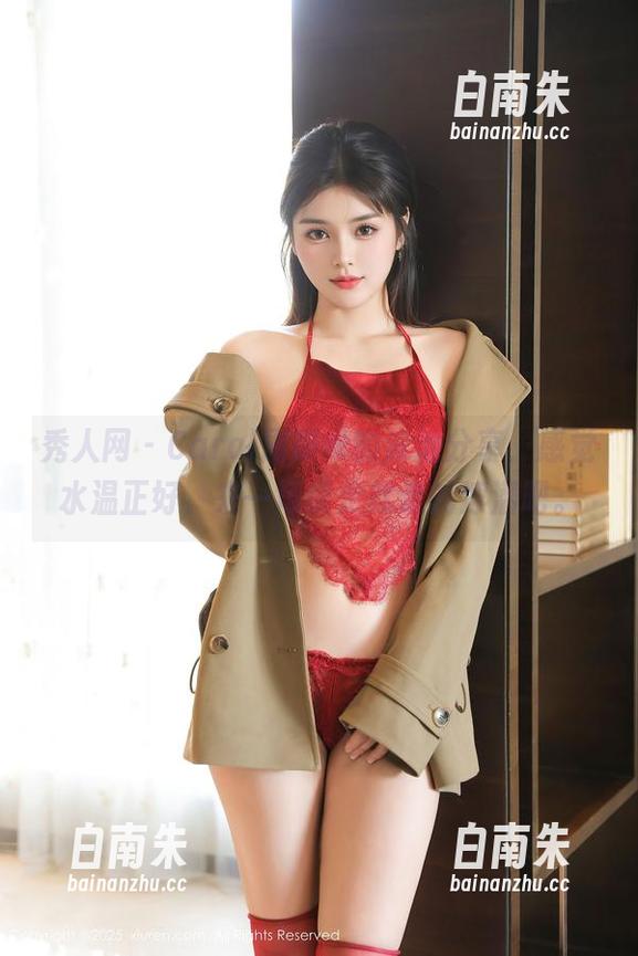 秀人网 - Carol周妍希的泳池分享，感觉水温正好，来一场说走就走的浮潜吧。-白南朱