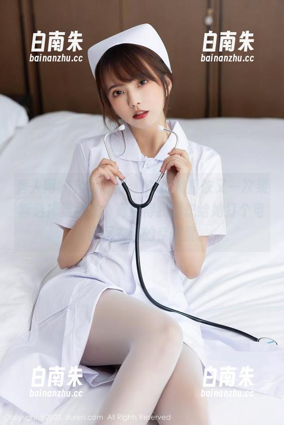 秀人网 - 套图时刻，MOON嘉依又一次果断选择连体衣，高清得我都想给她打个电话询问衣服的亲密度。-白南朱