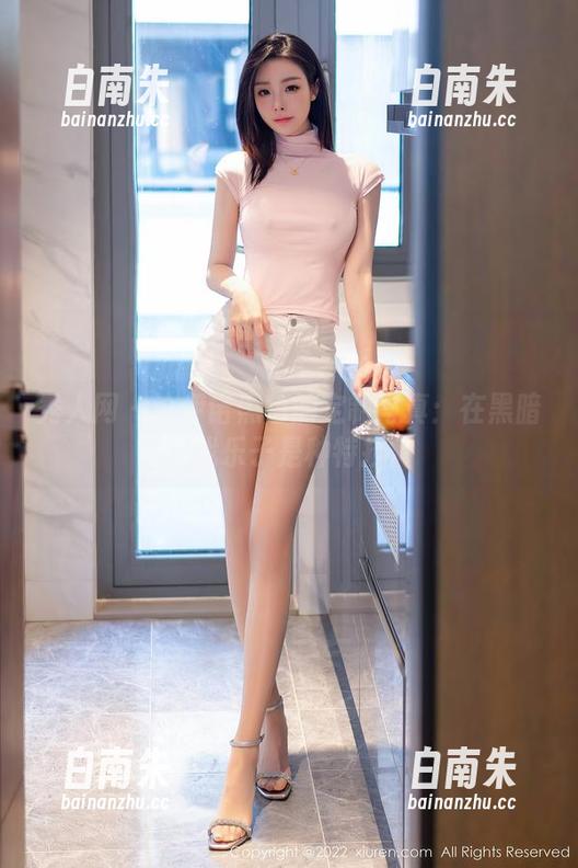 秀人网 - 论伊诺黑色的定制写真：在黑暗中找乐子是种特技。-白南朱