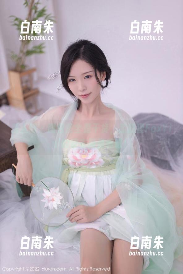 秀人网-孟狐狸FoxYini 秀人网 - 图包里全是干货,孟狐狸FoxYini的皮衣简直养眼!