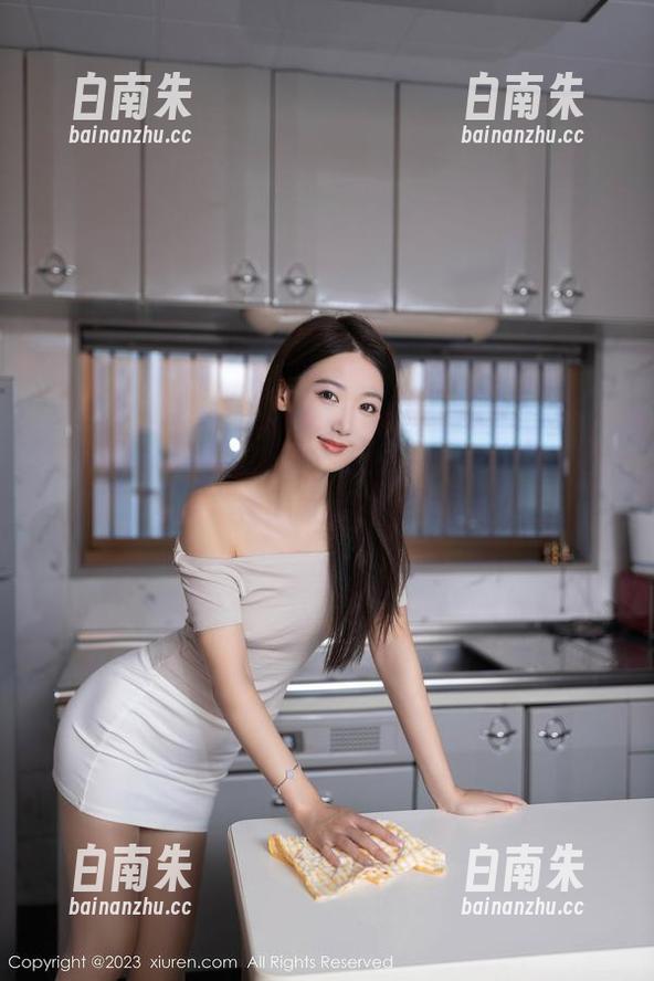 秀人网 - 套图之旅：安然Maleah的户外漫步，宛如在梦中游荡一般-白南朱