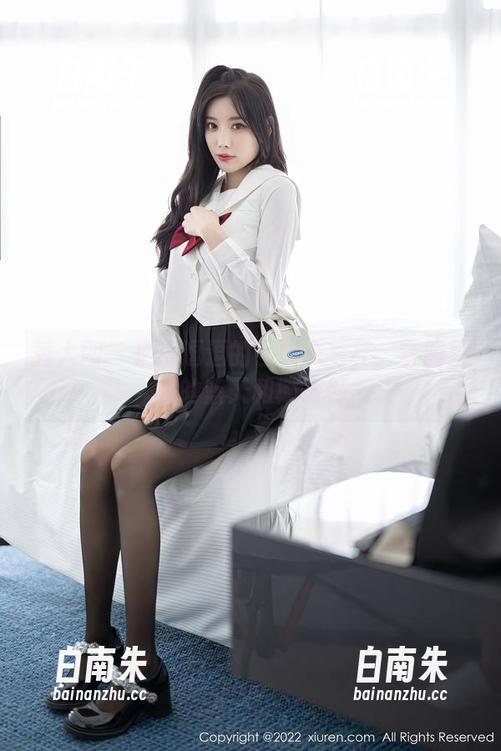 秀人网 - 是小逗逗的巴厘岛写真：套图里藏的蓝天和椰子树-白南朱