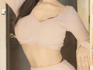 秀人网 - 李宓儿推出的圣诞写真，感受一下这份欢快的“节日气氛”