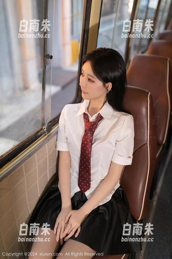 秀人网 - 下载柴婉艺Averie的写真，打着“女友”的名号，心里却藏着小暗恋。-白南朱
