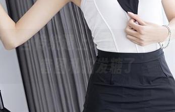 秀人网 - 当传统遇上现代，王伊纯的修女套图私拍发糖了