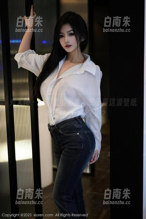 秀人网 - 公园里的黑丝，艾小青这波壁纸，有点过分好看了吧？-白南朱