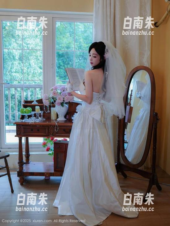 秀人网 - 在范小宣的私房作品里，透明到底是心态还是视觉？-白南朱