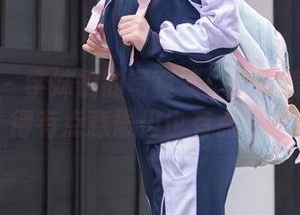 秀人网 - 学妹们的写真集：软糖爱喝奶觉得有点意思但也有点尴尬