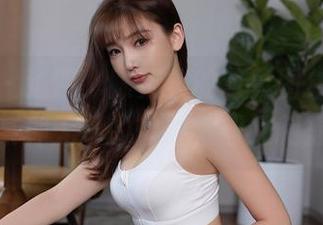 秀人网 - 透明，陈柒柒的写真图集，仿佛在撩拨某种无形的欲望，却又藏得很深。