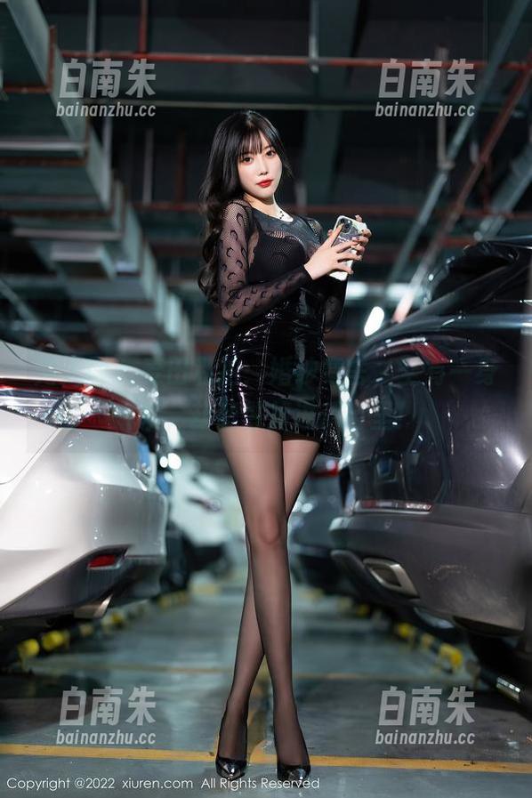 秀人网 - 麦田私拍：婚纱寒舍，空有一身气质，却悲催掉进禾苗里！-白南朱