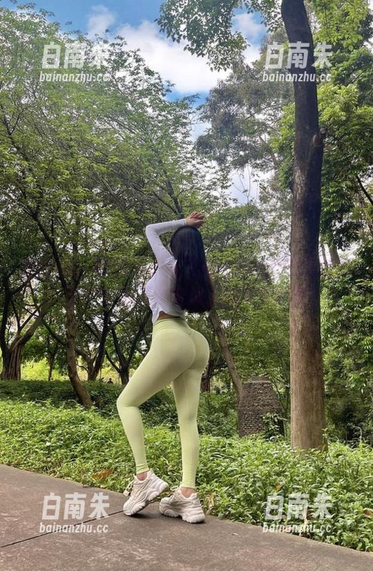 微密圈 - 斑点连衣与艾拉·isla的轻松交织：不严肃的写真合集，随便翻翻吧！-白南朱