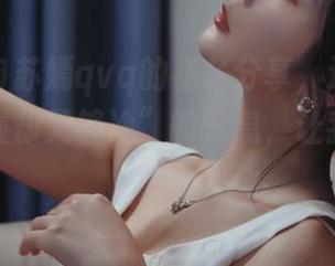 一份来自苏嫣qvq的初冬分享，还是那种“看得懂却又够冷”的气息，让我直打寒颤。