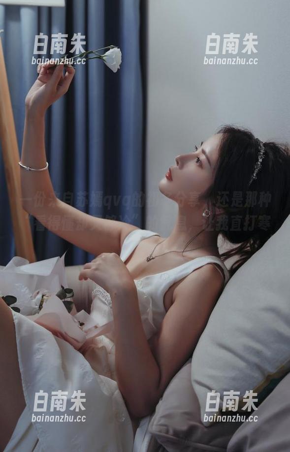 一份来自苏嫣qvq的初冬分享，还是那种“看得懂却又够冷”的气息，让我直打寒颤。-白南朱