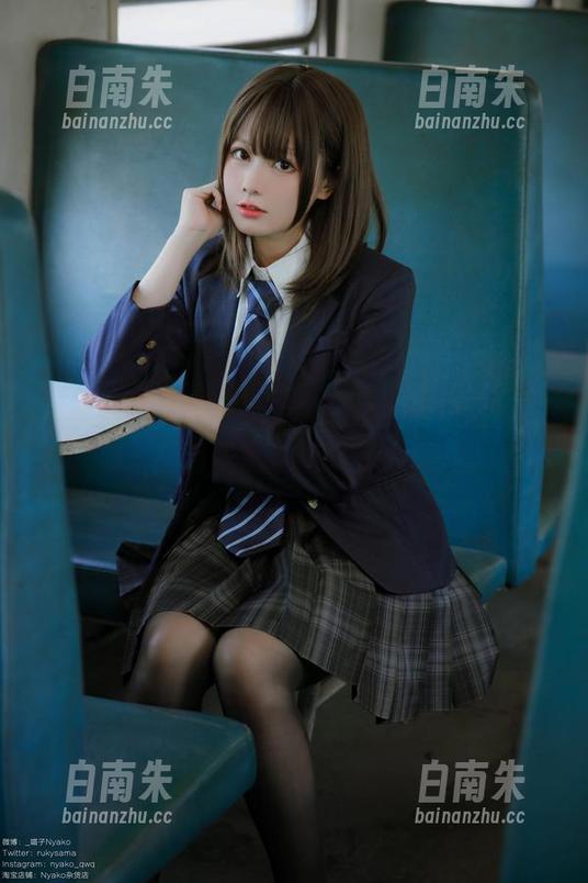 从未如此火热——荒井喵喵的夏日写真图册，翻到最后，结果令人意外。-白南朱