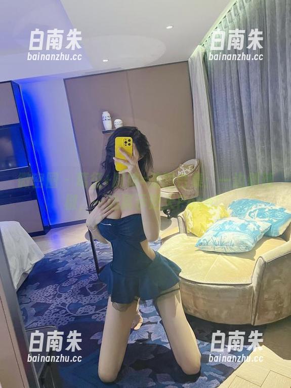 微密圈 - 葛征+厨娘=美图合集：一边剁辣椒，一边展示逆天Pose！-白南朱