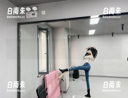微密圈 - 在线体会：葛征的黑丝诱惑图集，让人一秒脑洞大开。-白南朱
