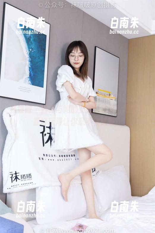 袜啵啵 - 熊熊与她的安踏运动鞋，写真资源好玩得让你忍不住想买！-白南朱