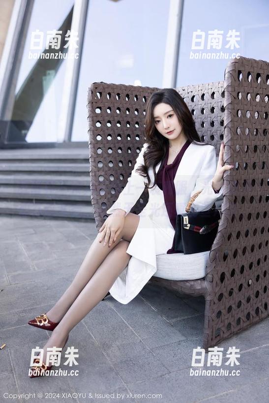 语画界 - 奈沐子穿上一袭和服，光线说不想在这儿待，果然无圣光还真有些冷清。-白南朱