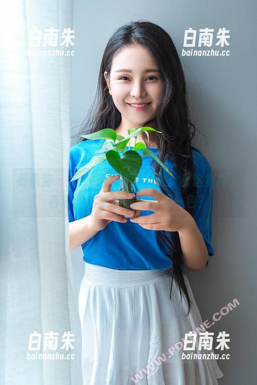 轰趴猫 - 苏小暖的旗袍套图：看这裙摆，春意盎然或秋水共长天一色？-白南朱