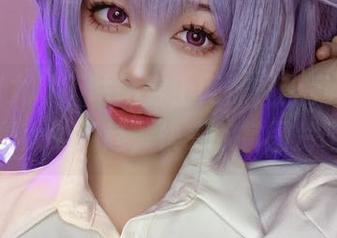 呃，阿九从不咕咕穿上网袜，毕竟无圣光才是大势所趋，快来欣赏图片吧！