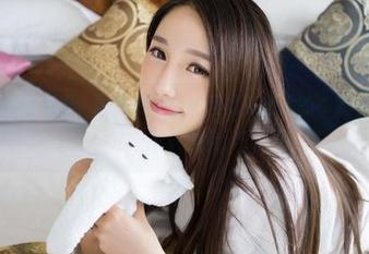 青豆客 - 耳听为虚，眼见为实：婕西儿亮出她的“奶牛”图片，下载自负