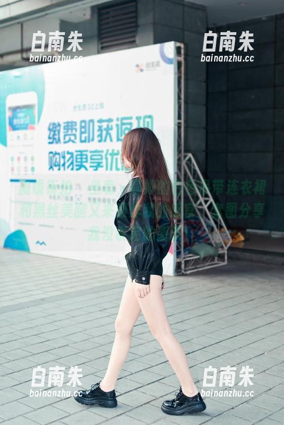 魔镜街拍 - 坐稳，婷婷的白色吊带连衣裙和黑丝美腿又来轰炸我的感官，套图分享我没说完的感叹！-白南朱