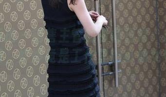 魔镜街拍 - 销售主管的粉裙日常：最新记录，婷婷竟是工作里的小仙女！