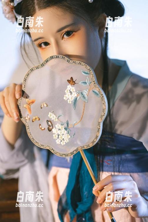 鹿八岁baby泳衣无圣光图包：尽管会沉，也依旧要在水面上尝试优雅！-白南朱